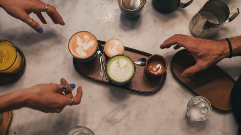 Flat whites, matcha and espresso @ Simona cafetería